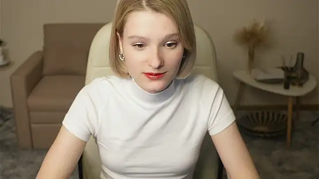 EvitaMull online show from 11/10/25, 02:49