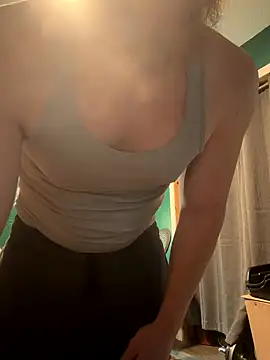 Snapshot of Redxxxz chatting on 11/08/25, 03:56 Redxxxz online show from 11/08/25, 03:56