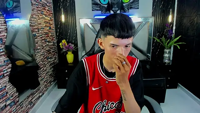 Arthur Loui online show from 11/08/25, 07:56