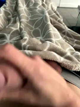 groschibre40100 online show from 12/17/25, 01:17