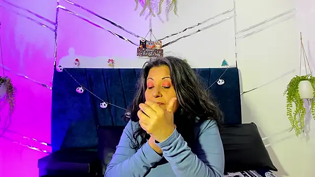 Victoriaa Anderson online show from 12/22/25, 03:42