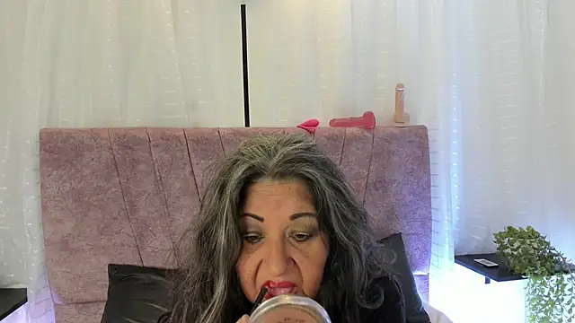 Victoriaa Anderson online show from 04/13/26, 02:11