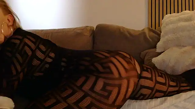 lorenarowena online show from 02/06/26, 03:15