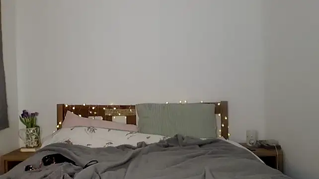 Snapshot of elizaluck chatting on 11/29/25, 02:20 elizaluck online show from 11/29/25, 02:20