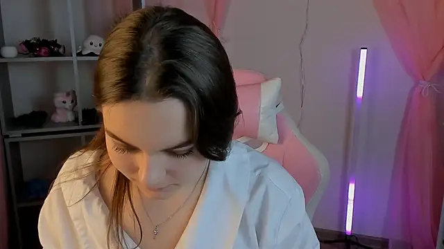 Snapshot of FrancescaCavaliere chatting on 11/29/25, 09:12 FrancescaCavaliere online show from 11/29/25, 09:12