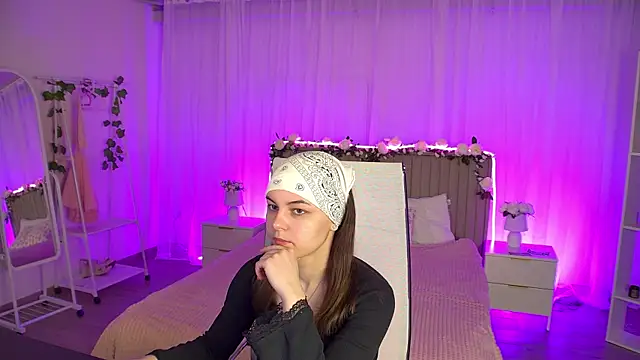 Snapshot of FrancescaCavaliere chatting on 05/05/26, 06:54 FrancescaCavaliere online show from 05/05/26, 06:54