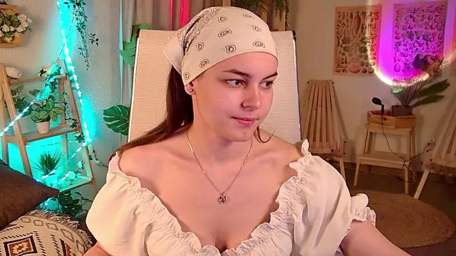 Snapshot of FrancescaCavaliere chatting on 05/16/26, 09:17 FrancescaCavaliere online show from 05/16/26, 09:17