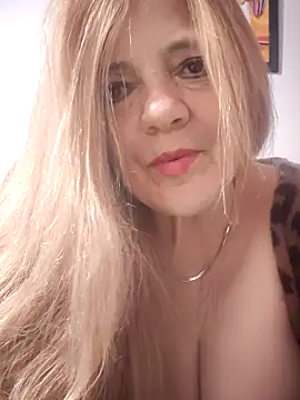 Snapshot of karlaanqui1 chatting on 04/26/26, 10:57 karlaanqui1 online show from 04/26/26, 10:57
