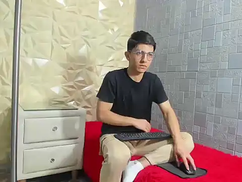 ElanGiraldo online show from 02/04/26, 12:22