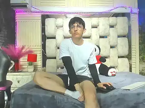 ElanGiraldo online show from 03/02/26, 11:44