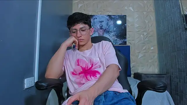 ElanGiraldo online show from 06/07/26, 11:41