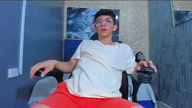 ElanGiraldo online show from 06/12/26, 11:03