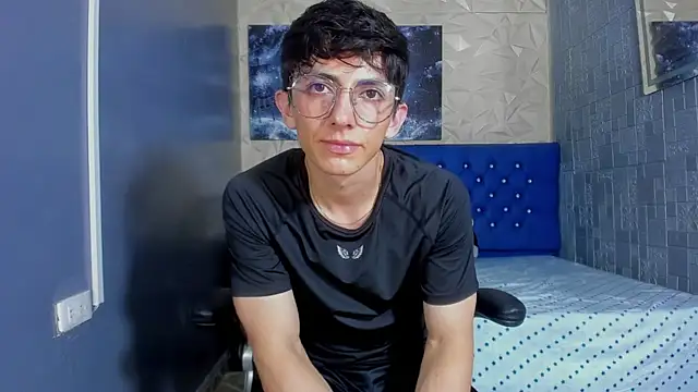 ElanGiraldo online show from 07/07/26, 11:09