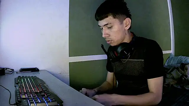 Snapshot of Kurt_williams1 chatting on 06/14/26, 12:07 Kurt williams1 online show from 06/14/26, 12:07