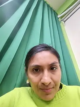 Snapshot of Uvit chatting on 05/05/26, 01:46 Uvit online show from 05/05/26, 01:46