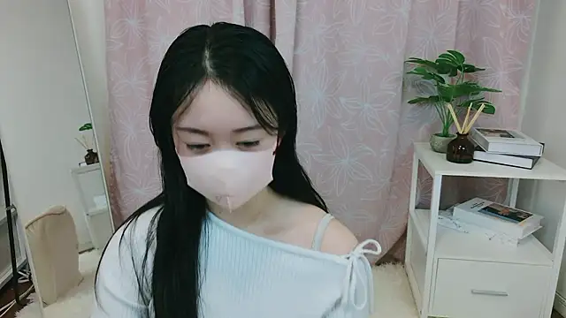 Yuina ch  online show from 11/24/25, 01:44