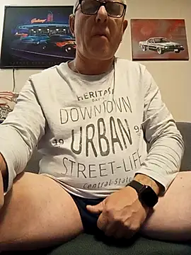 Snapshot of andy-1961 chatting on 11/11/25, 12:10 andy-1961 online show from 11/11/25, 12:10