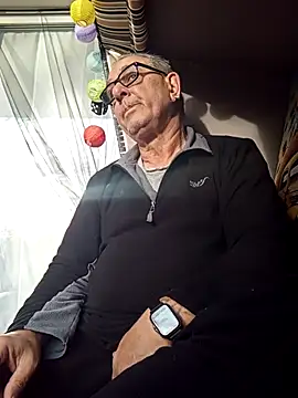 Snapshot of andy-1961 chatting on 11/13/25, 08:13 andy-1961 online show from 11/13/25, 08:13