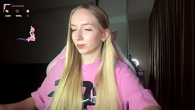 LaceDream online show from 12/17/25, 04:13