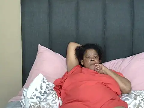 Snapshot of bigsexymama2 chatting on 12/22/25, 12:24 bigsexymama2 online show from 12/22/25, 12:24