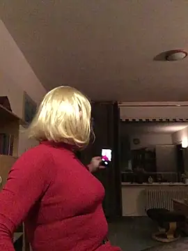 simone xdressing online show from 02/02/25, 12:51