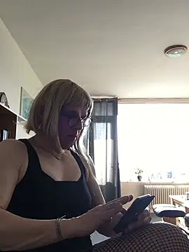 simone xdressing online show from 03/09/25, 10:08
