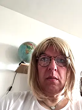 simone xdressing online show from 09/28/25, 09:03