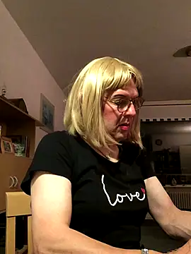 simone xdressing online show from 10/01/25, 11:22