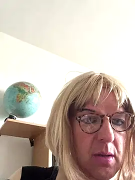 simone xdressing online show from 10/12/25, 09:08