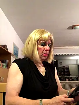 simone xdressing online show from 11/17/25, 01:11