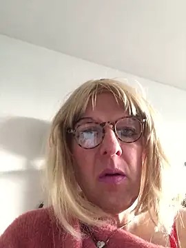 simone xdressing online show from 12/21/25, 02:13