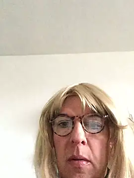 simone xdressing online show from 02/22/26, 08:35