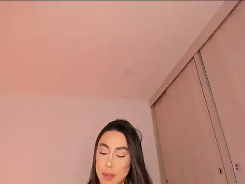 sofilopezcol online show from 12/02/25, 08:37