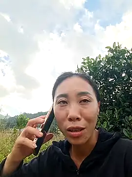 Snapshot of -Chua-90 chatting on 11/12/25, 09:32 -Chua-90 online show from 11/12/25, 09:32