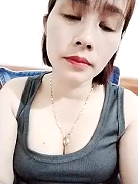 Swan-white123 online show from 12/17/25, 03:40