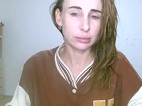 GlarysLoveres online show from 11/16/25, 03:45