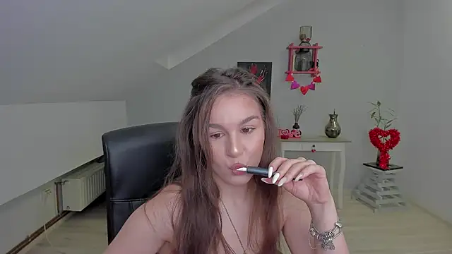 LouannaHart online show from 02/13/26, 04:52