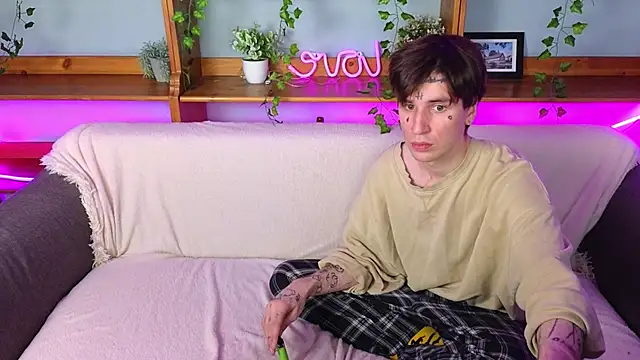 Danny loves Mary online show from 05/28/26, 02:20