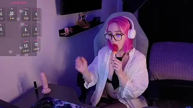 Alisa World8 online show from 11/30/25, 04:44