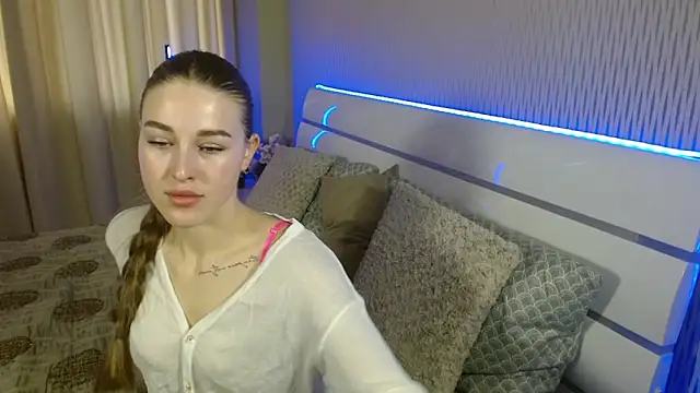 cutie violet online show from 11/12/25, 07:42