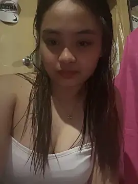 Snapshot of pinayyours18 chatting on 11/17/25, 06:30 pinayyours18 online show from 11/17/25, 06:30