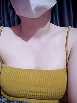 Snapshot of MiHeni chatting on 12/17/25, 07:47 MiHeni online show from 12/17/25, 07:47