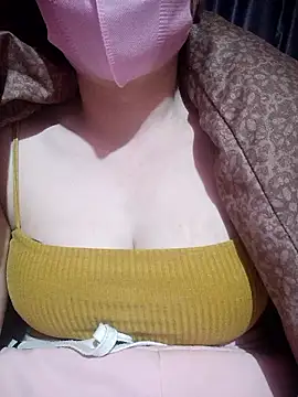 Snapshot of MiHeni chatting on 01/06/26, 05:44 MiHeni online show from 01/06/26, 05:44