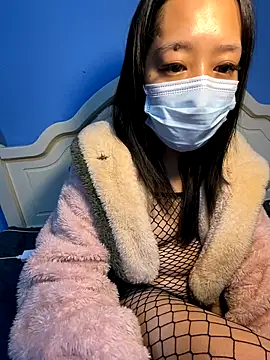 Snapshot of Lily-888 chatting on 11/17/25, 01:06 Lily-888 online show from 11/17/25, 01:06
