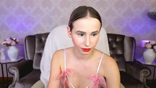 Snapshot of YourMoneyBossNikki chatting on 11/12/25, 01:44 YourMoneyBossNikki online show from 11/12/25, 01:44