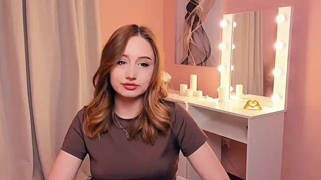 Snapshot of ReinaHenslin chatting on 11/13/25, 07:29 ReinaHenslin online show from 11/13/25, 07:29