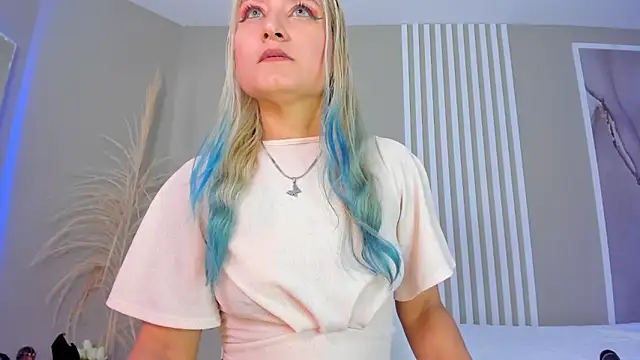 Snapshot of AlexaColdd chatting on 12/20/25, 01:07 AlexaColdd online show from 12/20/25, 01:07