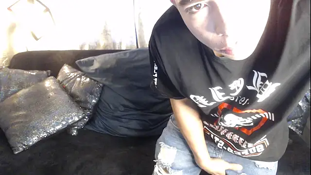 Snapshot of Aaron_foxx1 chatting on 11/18/25, 12:42 Aaron foxx1 online show from 11/18/25, 12:42