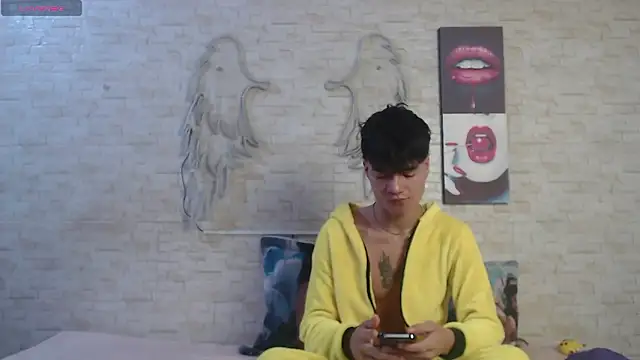 axel milo kairo and noa online show from 02/02/26, 03:11