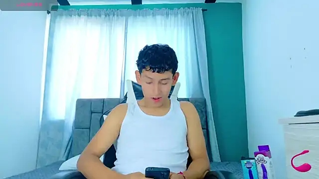 FelipeGonzalezz online show from 11/20/25, 02:17